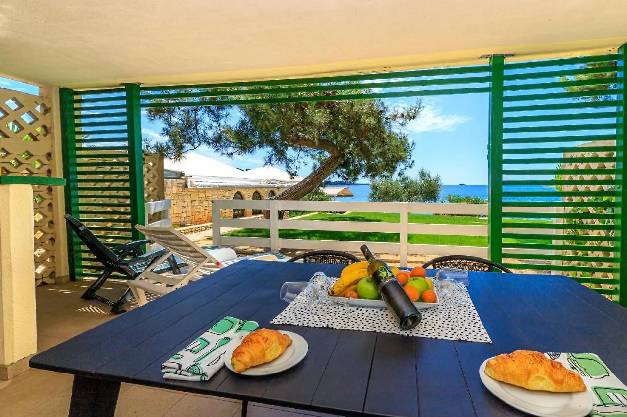 Al Mare Apartments Rovinj 0*,